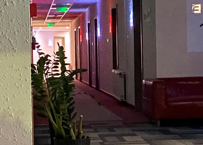 Hotel Only 15 Minutes To Center, Free Parking&breakfast